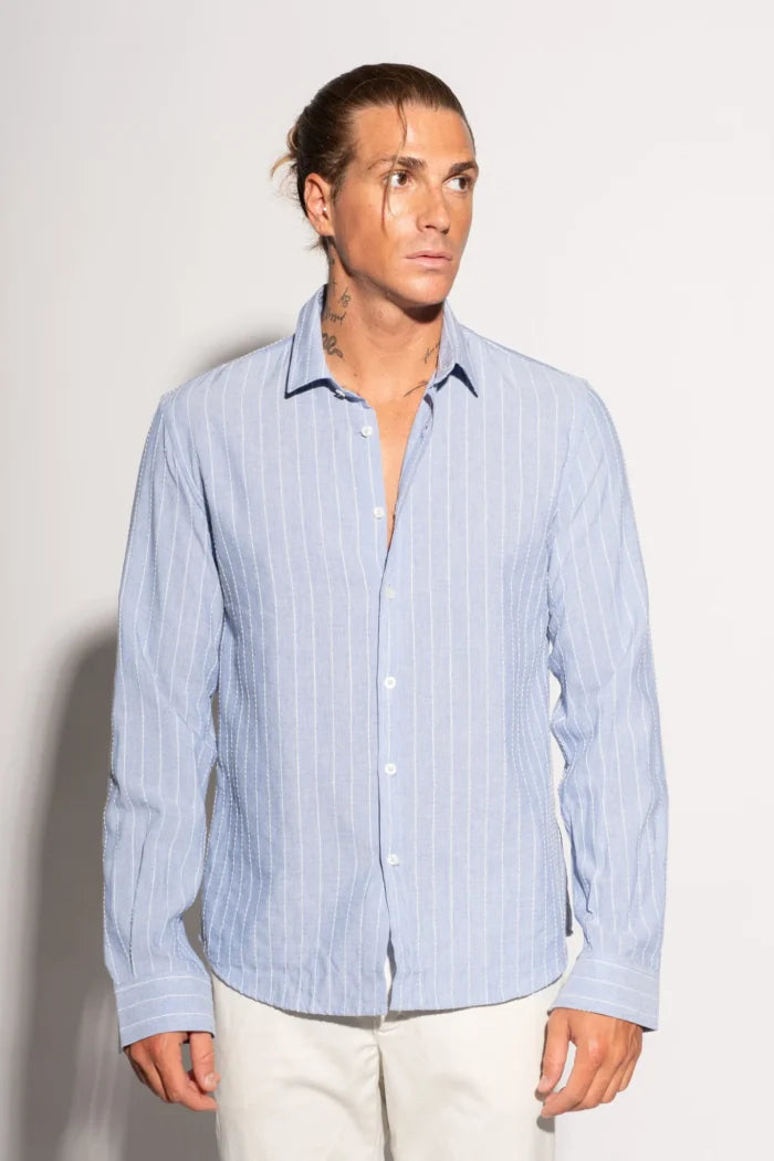 Camisa Masculina às Riscas
