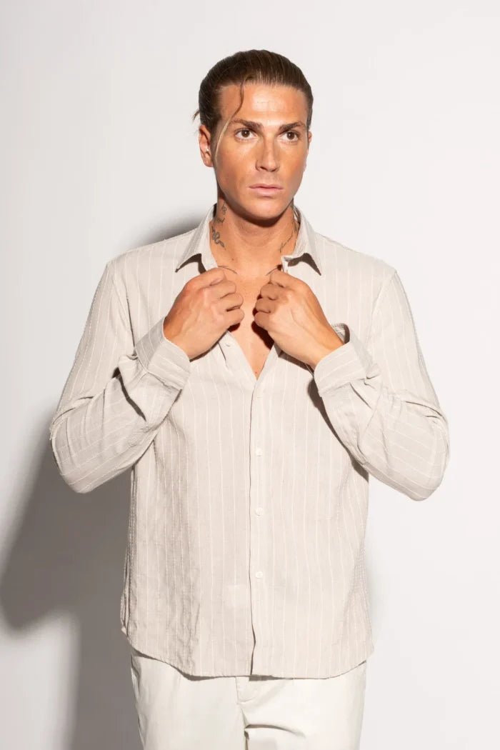Camisa Masculina às Riscas