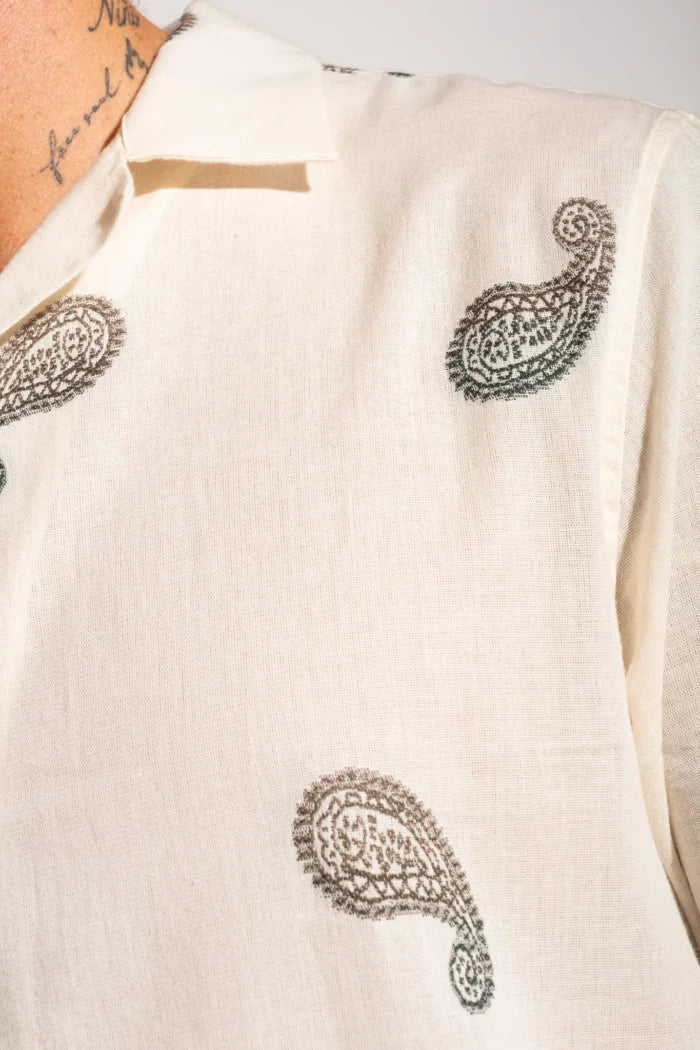 Camisa com Bordado