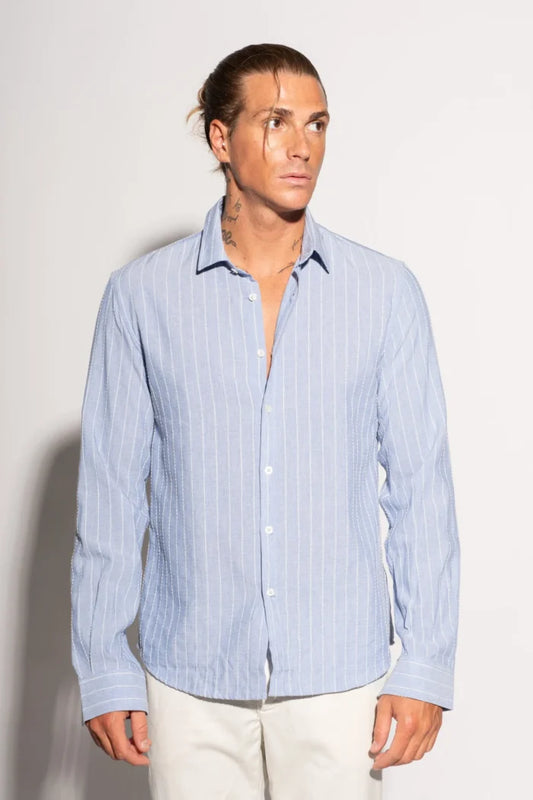 Camisa Masculina às Riscas